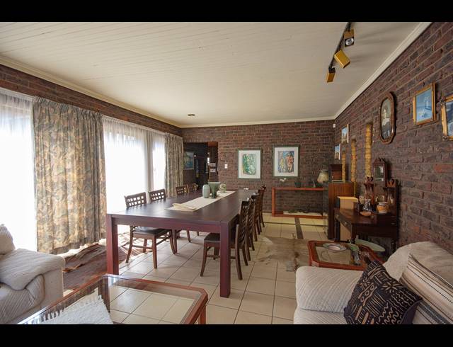 4 BEDROOM HOUSE FOR SALE IN OVERKRUIN